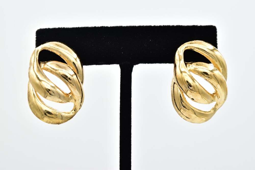 Vintage NOS Gold Tone Openwork Swirl Oval Stud Earrings Sculpted 1980s 90s NS13